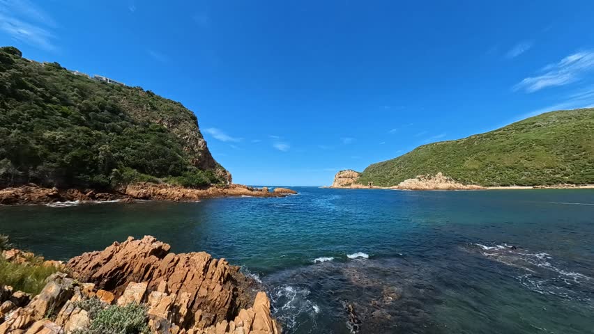 The Knysna Heads are one of South Africa’s most iconic coastal landmarks, where the Indian Ocean meets the Knysna Lagoon in a breathtaking display of nature’s power and beauty.