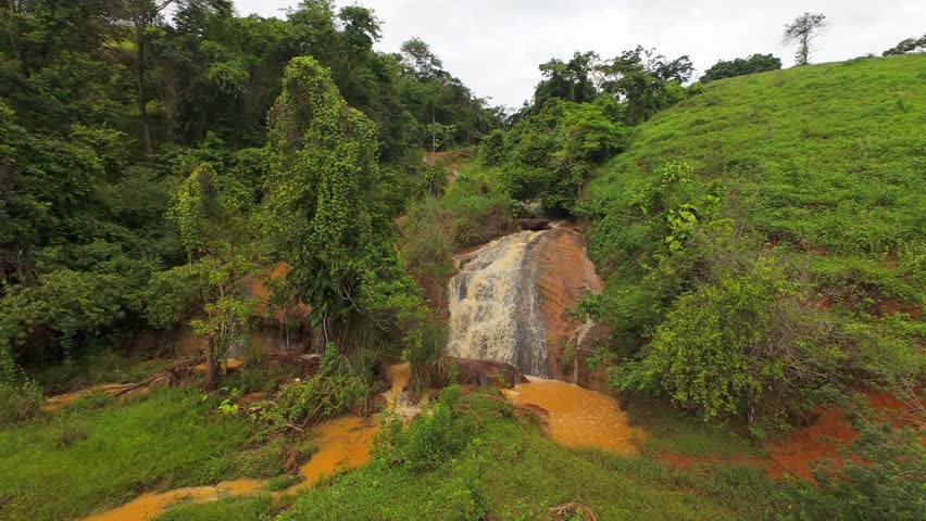 Cachoeiras exóticas Agua Limpa dos Vieiras  