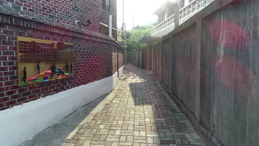 an alleyway in the city
