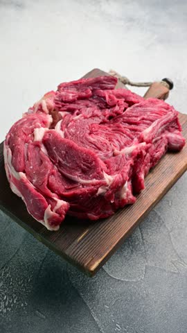 Tender raw beef neck meat, a versatile ingredient for delicious soups and comforting family dinners. 