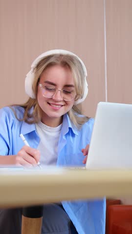 The student is engaged in online learning from home, immersing themselves in the study process and savouring it.