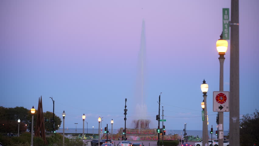 Buckingham Fountain illuminated at night in downtown Chicago, Illinois.