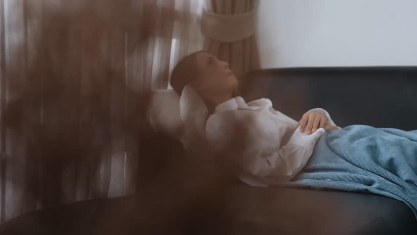 Young female patient lying on crouch release emotion from traumatic event, anxiety or mental illness to psychiatrist during mental treatment therapy in office. Psychological consultation session. Adit