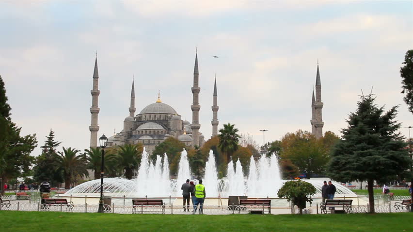 ISTANBUL, TURKEY - NOVEMBER 14, 2012: Sultanahmet mosque and fountain in