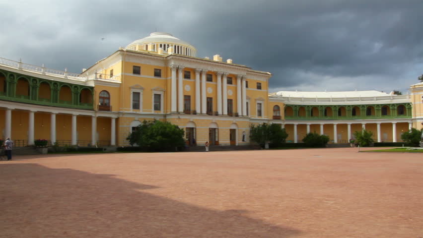 SAINT-PETERSBURG, RUSSIA - JULY 29, 2012: Grand palace in Pavlovsk park in