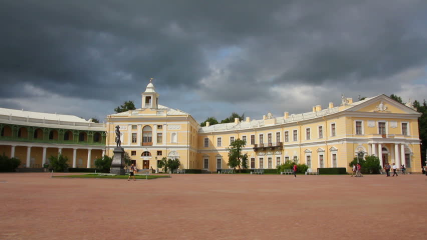 SAINT-PETERSBURG, RUSSIA - JULY 29, 2012: Grand palace in Pavlovsk park in