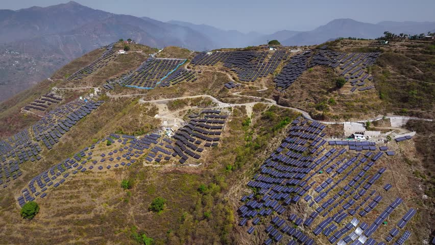 A solar power station situated atop a Himalayan mountain in Uttarakhand, India, harnesses renewable energy at high altitudes. This advanced solar installation contributes to sustainable development.