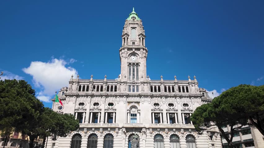 Hyperlapse of Porto Town Hall on sunny day Câmara Municipal do Porto