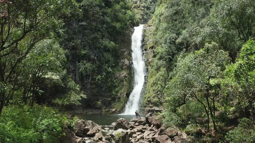 HAWAII DRONE WATERFALL COUPLE HIKING LOOKING