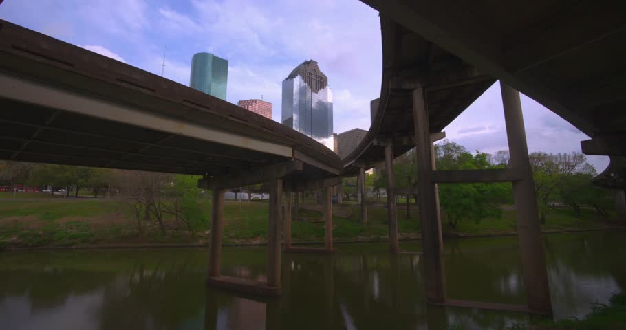 Houston’s Buffalo Bayou and City Skyline – Wide-Angle