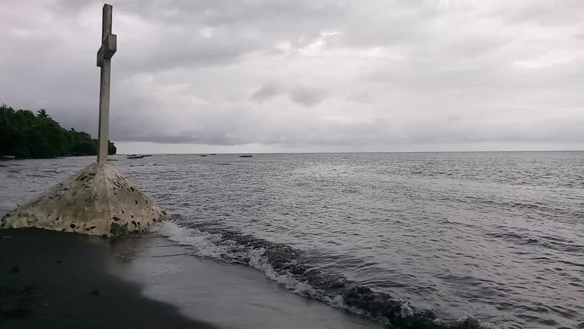Solitary Cross by the Ocean – Symbolic Seaside Landscape Under Cloudy Sky