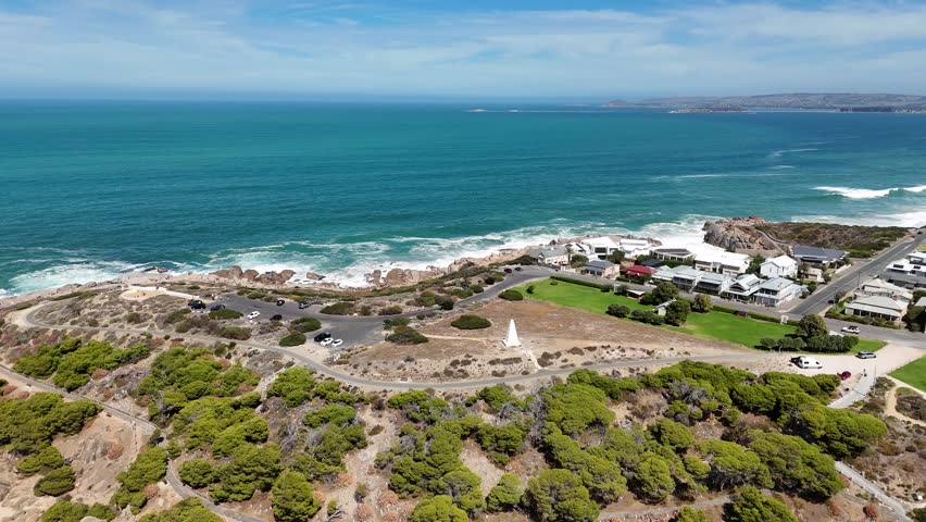 Freeman Lookout, Port Elliot, Victor Harbor – Stunning 4K Aerial Drone Footage Featuring Coastal Town, Green Bay, Horseshoe Bay, Boomer Beach, Strong Ocean Waves on Rocky Coast of Australia