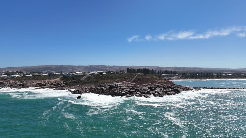 Freeman Lookout, Port Elliot, Victor Harbor – Stunning 4K Aerial Drone Footage Featuring Coastal Town, Green Bay, Horseshoe Bay, Boomer Beach, Strong Ocean Waves on Rocky Coast of Australia