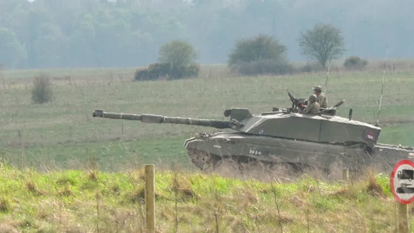 British army Challenger 2 II FV4034 main battle tank in action