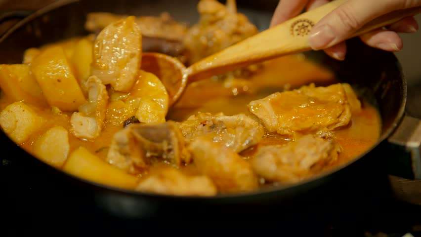 Butter Chicken Tikka Masala Vindaloo. Spicy Curry Indian Food. Butter Chicken For Basmati Rice. Frying Curry In Pan. Chicken Curry Masala. Indian Food Murgh Makhani Dhaba Punjab.Traditional Asia Curry