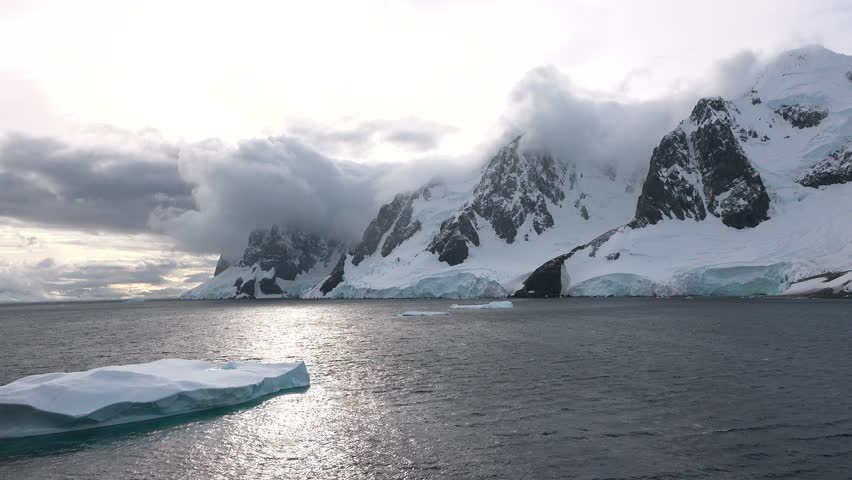 Exploring the stunning glaciers and rugged mountains of the Antarctic landscape in peaceful waters