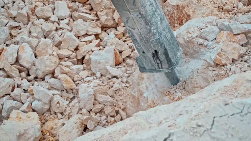 Close-Up of Hydraulic Breaker Cracking Stone – Quarry Demolition Detail