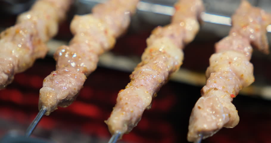 lamb meat kebabs roast on Automatic rotating lamb skewers grill