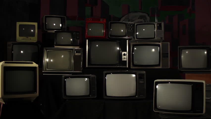 Multiple Retro TVs Switching On and Off with Green Screens and Color Bars - 100% Real Video - 4K