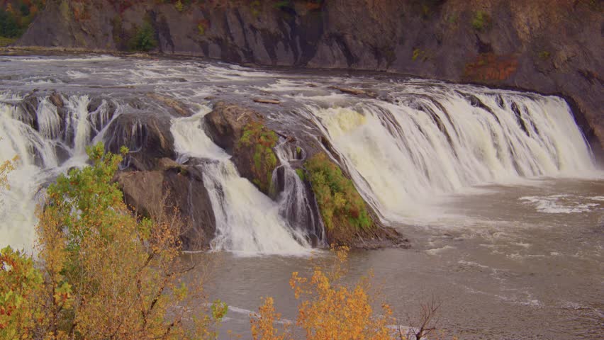 Captured in 4K, this footage showcases the impressive Cohoes Falls, a stunning waterfall located in New York, highlighting its natural beauty.