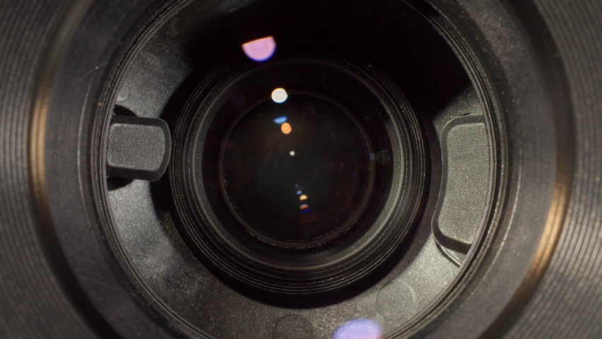 A zoom lens macro doing a zoon in and zoon out.