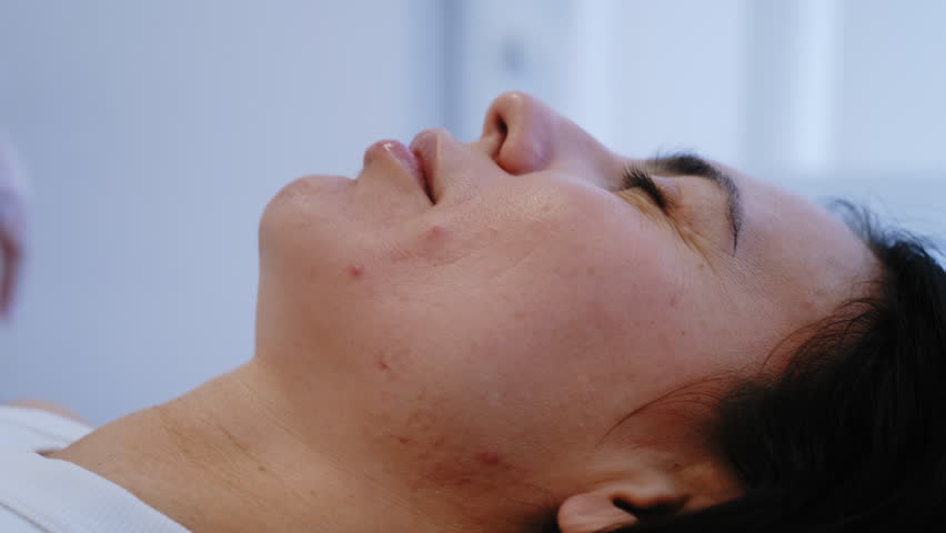 Therapists Technique: Pan Left from Clients Face to Stomach Therapy