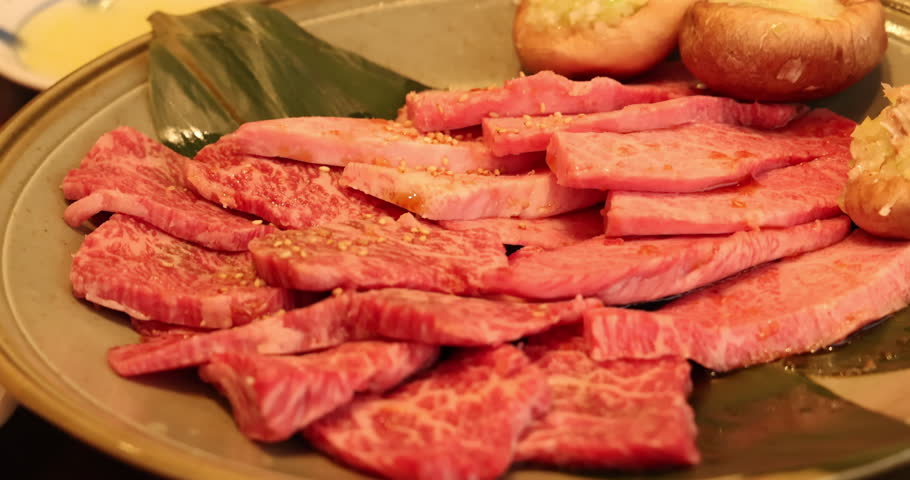 High-quality yakiniku grilled using charcoal's far infrared rays