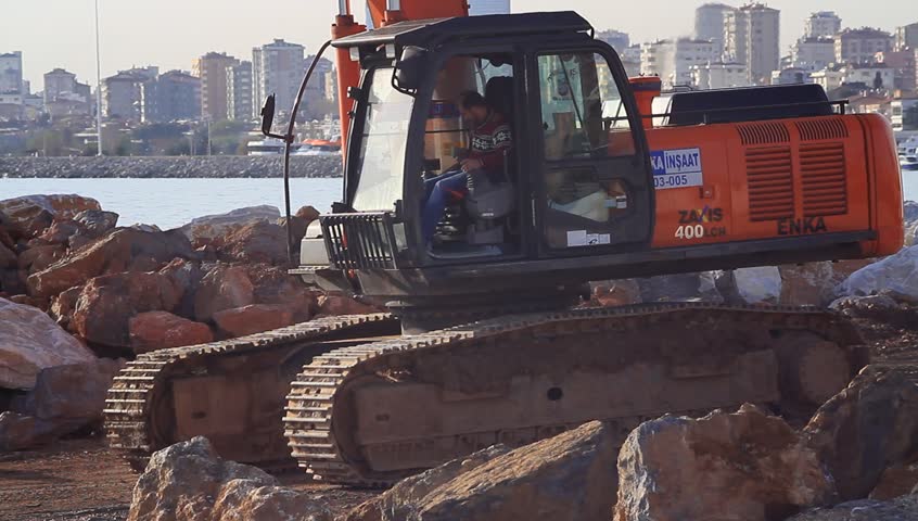 ISTANBUL - APR 2: Formation of new land by filling the sea at Maltepe on April