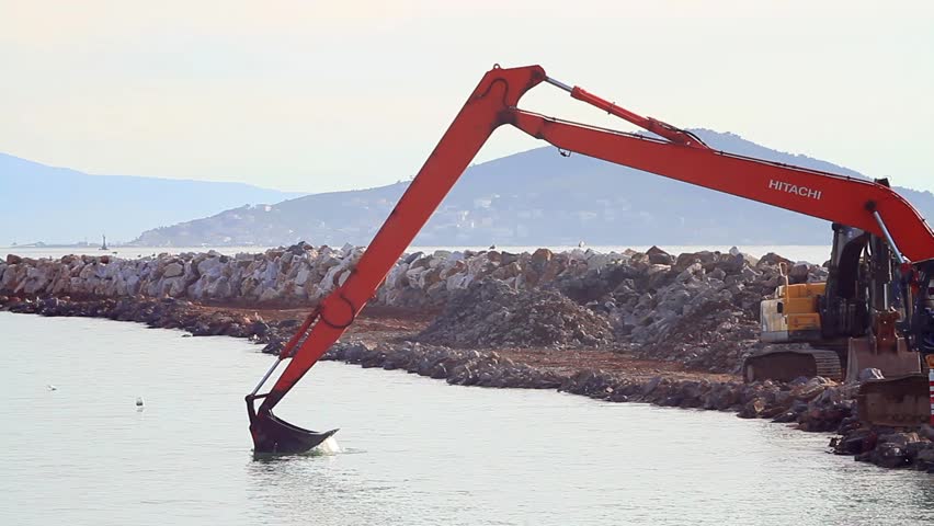 ISTANBUL - APR 2: Formation of new land by filling the sea at Maltepe on April