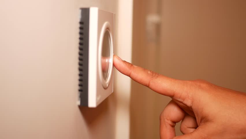 Adjusting the thermostat for optimal comfort at home
