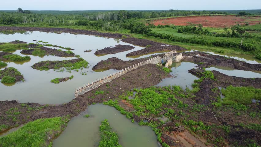 The process of building water irrigation to irrigate plantation areas by digging water channels
