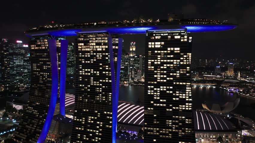 Slow spin around Marina Bay Sands at night