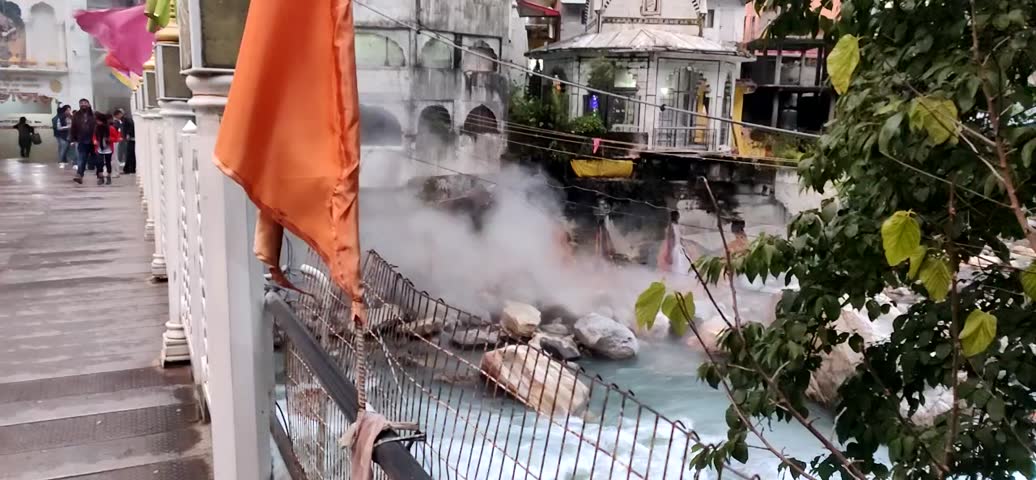 An awe-inspiring view of Manikaran Gurudwara nestled between mountains, with steam rising from the natural hot water lake. This sacred Sikh site exudes both spiritual energy and natural wonder. 