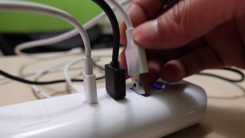 Connecting a USB-3 and USB-C plug into a white power strip. USB hub connection