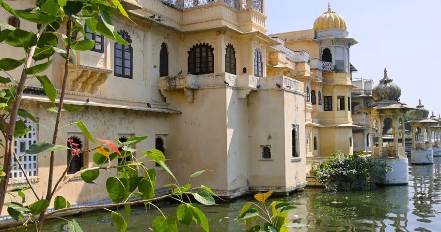 Exterior view of 400 year old historic City palace and other historic buildings along Lake Pichola in Udaipur city, Rajasthan, India.