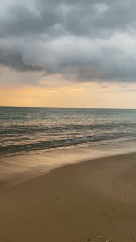 The sea and sky in a small province in the south of Thailand is peaceful and beautiful. The color of the sky when the sun sets contrasts with the sea as far as the eye can see, which is beaut