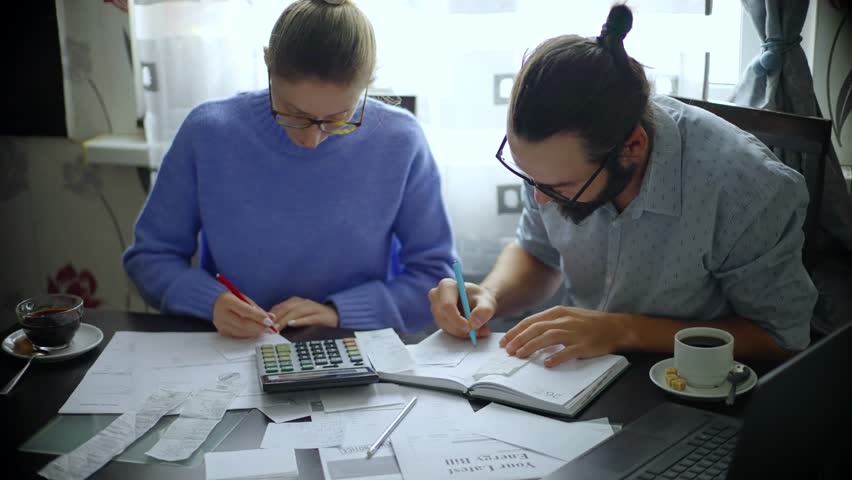 Personal Expenses. Incomes Calculations Managing Finance. Calculating Bills, Taxes And Expenses. Counting Mortgage Rate. Family Financial Economy. Monthly Household Budget. Planning Budget Papers Pay