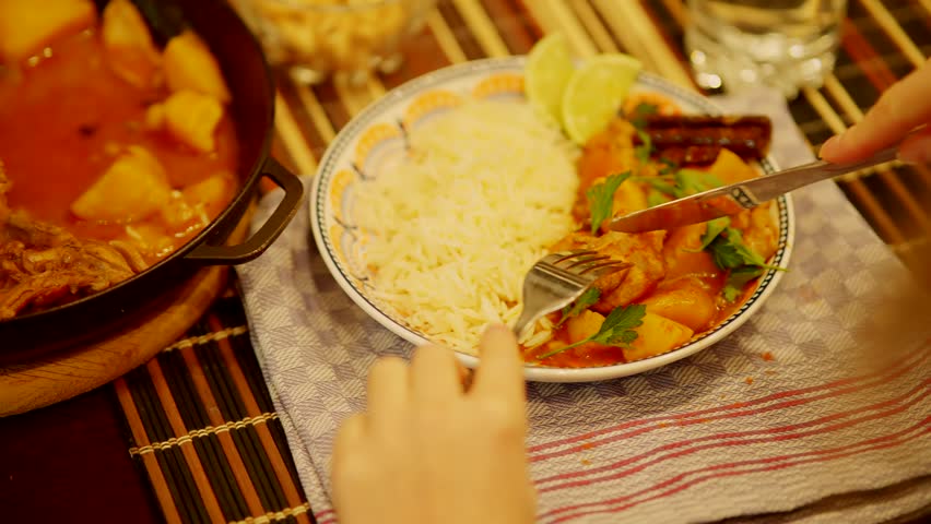 Traditional Indian Food Curry Spicy Chicken with rice. chicken butter masala. Indian Chicken Curry Murgh Kari. exotic dishes. Tikka Masala Vindaloo. Spicy Curry Indian Food. Tasty Butter Chicken Dish