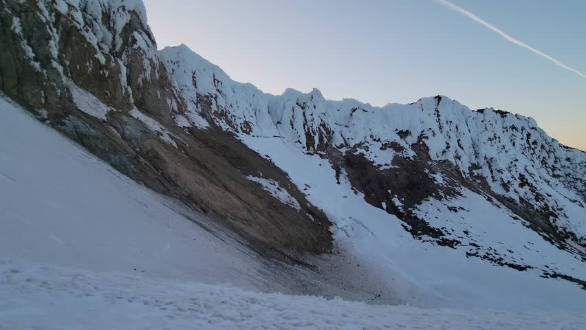 4K high resolution horizontal mobile video of Mount Hood in Oregon, showcasing active volcanic fumaroles, rising gases, steam vents, Crater Rock, and Devil