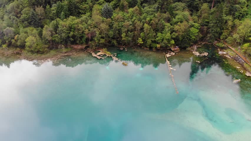 Exploring the Stunning Jiuzhaigou Wuhuahai Lake and Its Surroundings