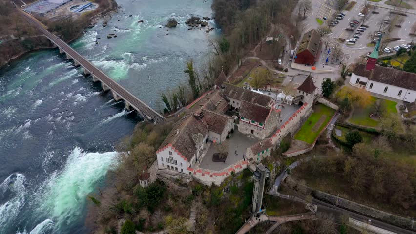 Schloss Laufen am Rheinfall, Schaffhausen, Schweiz Luftaufnahme im Fruehling. Laufen Castle with Rhine Falls in Swiss canton Zurich, Switzerland aerial view in spring. Landmark and attraction point. 