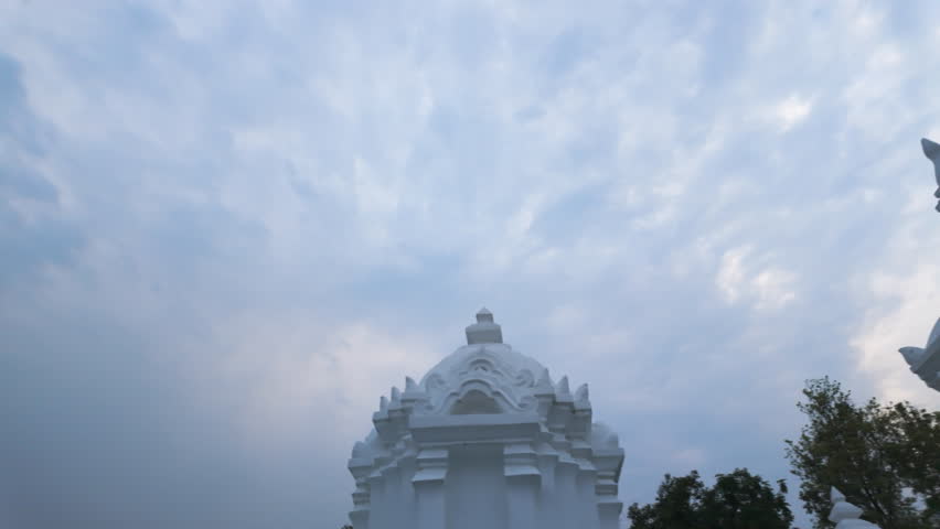 Wat Suan Dok In Chiang Mai, Thailand - Panning Shot
