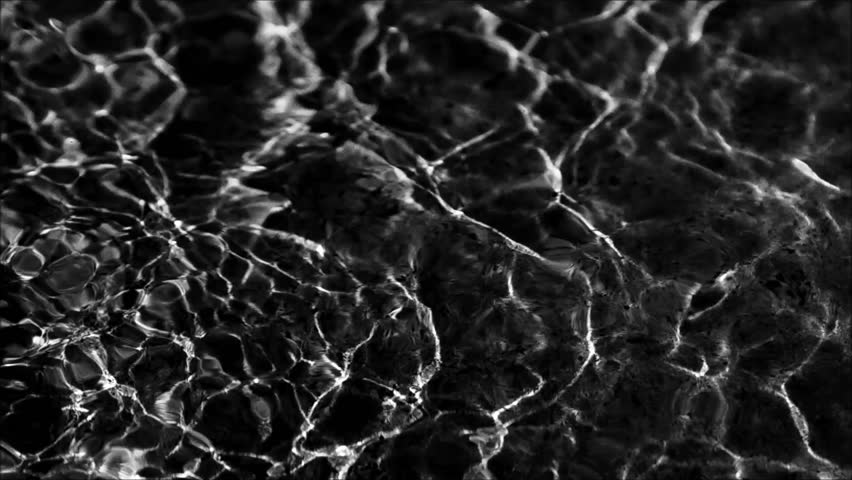 Exceptional light reflections amplify the speed of a torrent in black and white