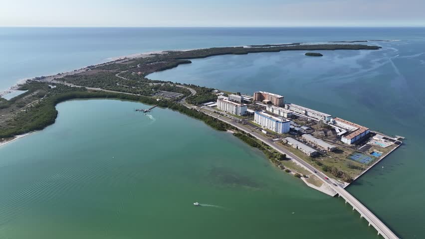 Honeymoon Park At Clearwater In Florida United States. Nature Park Landscape. Paradisiac Scenery. Waterfront Beach Park. Honeymoon Park At Clearwater In Florida United States.