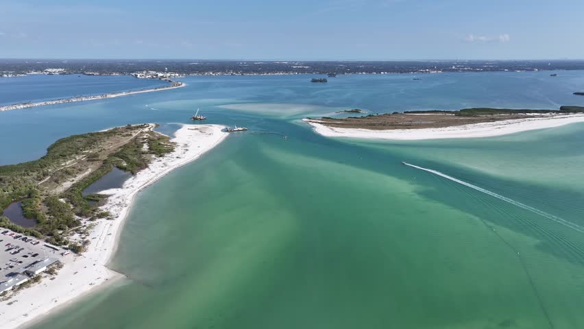 Honeymoon Park At Clearwater In Florida United States. Nature Park Landscape. Paradisiac Scenery. Waterfront Beach Park. Honeymoon Park At Clearwater In Florida United States.