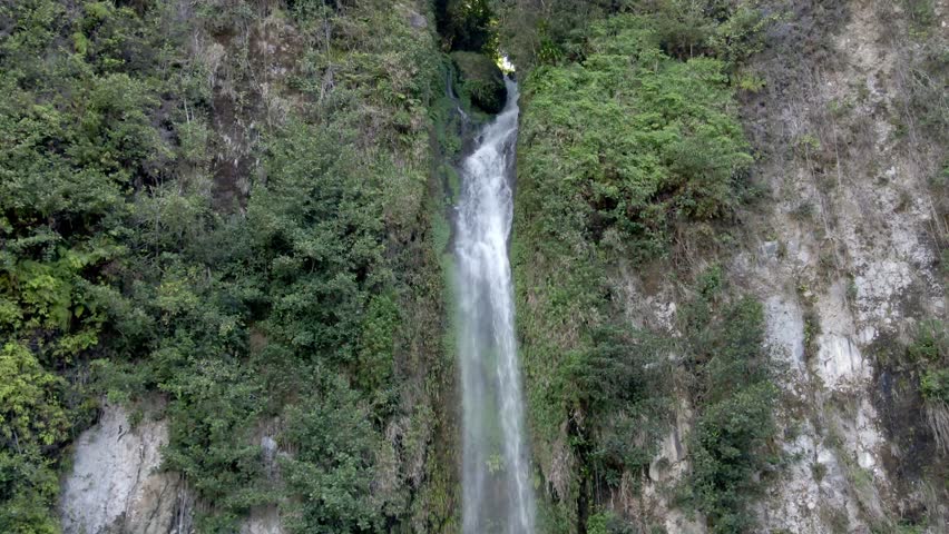 Dominica Middleham Falls waterfall hike trail