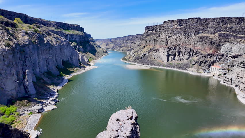 Panning view of the Snake River Canyon and Shoshone Falls in Twin Falls, Idaho during the springtime.