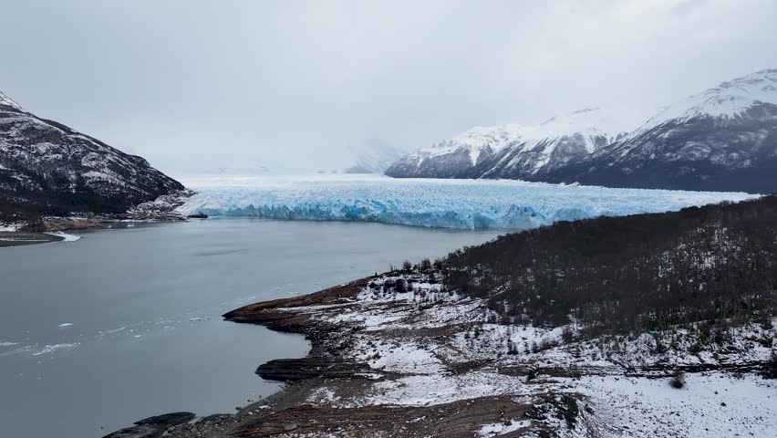Perito Moreno Glacier In El Calafate Santa Cruz Argentina. Stunning View Of Icebergs Breaking Off Into The Water . Snowflakes Lake Glacial Snow Mountain. Snowflakes Nature. El Calafate Santa Cruz.