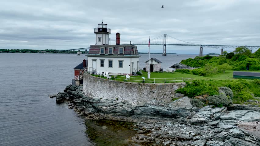 Rose Island Lighthouse is a historic beacon located on an 18.5-acre island in Narragansett Bay, just off the coast of Newport, Rhode Island