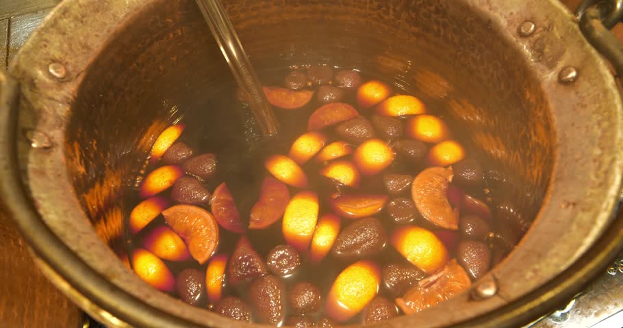 Hot mulled wine with lemon and strawberries